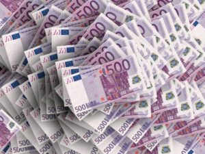 Stimmung steigern. Neues Jahr neues Glück mit frischem Geld.